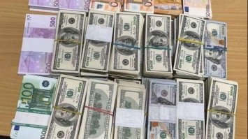 Двоє українців намагалися вивезти до Румунії понад 33 мільйони гривень готівкою
