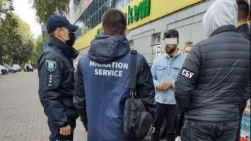 Двох іноземців затримали у кафе в Рівному