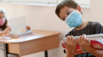 Канікули можуть змістити: у МОН не виключають, що учні знову будуть навчатися влітку