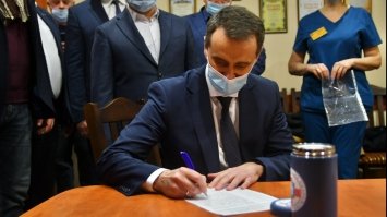 Керівник МОЗу заклав символічний камінь під будівництво відділення трансплантології у Рівному