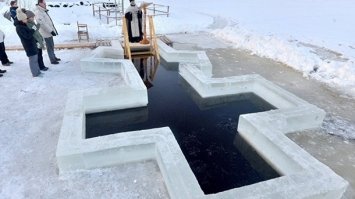 Хрещення: як правильно освячувати воду і що не можна робити