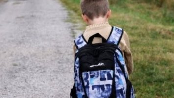 Малолітній рівнянин усю ніч блукав під`їздами, бо боявся повернутися додому
