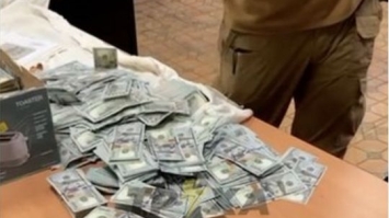  Майже мільйон доларів поліція знайшла у колишнього голови Чернігівської обласної ВЛК 