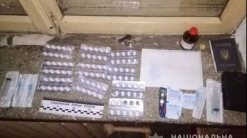 Метадон, амфетамін та марихуана: поліцейські Рівненщини документують вилучення наркотиків  