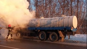 На Дубенщині під час руху загорілася вантажівка