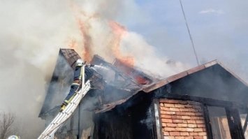 На Дубенщині вогонь залишив людей без даху над головою