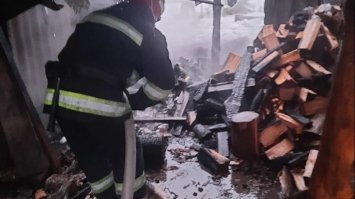 На Дубенщині загорілася господарська будівля 