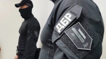 Нa Хaркiвщинi правоохоронці віддали окупантам тaбельну збpoю