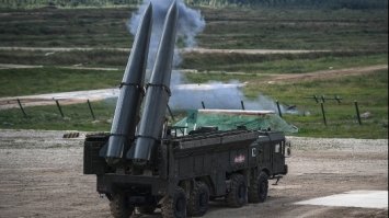 На кордоні Білорусі та України знаходяться війська Росії з Іскандерами та Панцирями