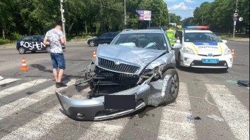 На перехресті у Рівному зіткнулись два автомобілі
