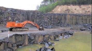 На Рівненщині чоловік незаконно видобував базальт