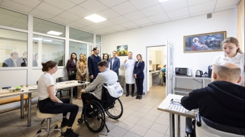 На Рівненщині Олена Зеленська поспілкувалась із бійцями, які проходять реабілітацію