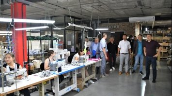 На Рівненщині шиють патріотичний одяг для всієї України