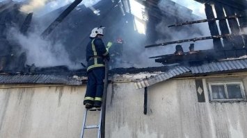 На Рівненщині від вогню врятували житловий будинок