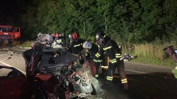 На трасі Київ-Чоп сталася подвійна ДТП: двоє людей загинуло