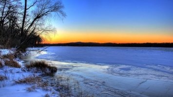 Небезпечне селфі:  в Одеській області троє хлопців провалилися під кригу