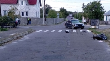 Неповнолітні сестри на скутері потрапили в ДТП