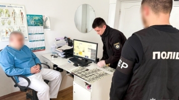 Обіцяв пацієнтці за хабар оформити інвалідність 