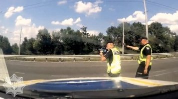 Патрульні допомогли жителю Рівненщини, який віз до лікарні дитину з опіками