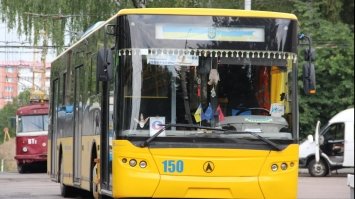 Пенсіонери просять змінити графік перевезень у міських тролейбусах