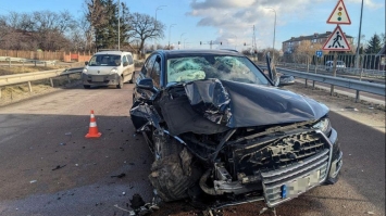 Під Рівним зіткнулись вантажівка та кросовер: двоє травмованих  