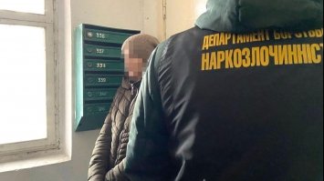 Поліцейські затримали рівнянку за збут метамфетаміну