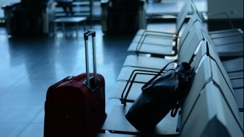 Понад 3,8 тисячі авіарейсів у світі скасовано через негоду та поширення нового штаму
