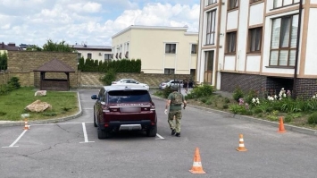 Попередження чи помста: в автомобіль підприємця кинули гранату