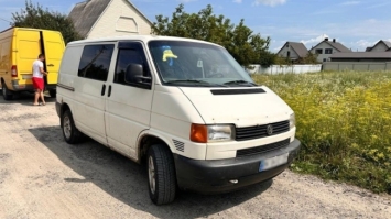 Позичив у знайомої мінівен і поміняв його на інше авто 