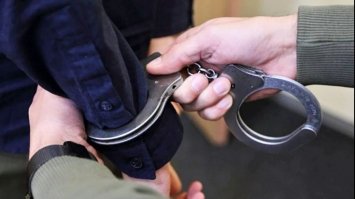 «Продавав» ліки та бронежилети: мешканець Кривого Рогу обдурив людей на суму 80 тисяч гривень