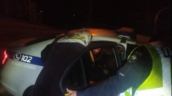 Рівненські патрульні повернули додому бабусю, яка загубилася