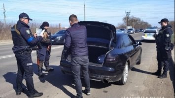Майже 700 підозрілих осіб виявили поліцейські на Рівненщині 