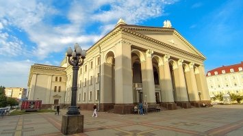 У Рівненському драмтеатрі запрацює Центр з вакцинації населення