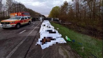 Родичам почали віддавати тіла загиблих у ДТП біля Дубна