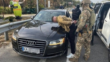 Шахрай ошукав матір загиблого військовика на 7,5 млн грн