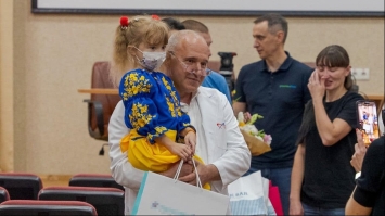 Шестирічну дівчинку, якій пересадили серце хлопчика з Рівного, виписали з лікарні