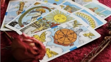 «Шістка Кубків» змусить Стрільців згадати минуле, а «Туз Кубків» ощасливить Риб: Таро-прогноз на 10 лютого