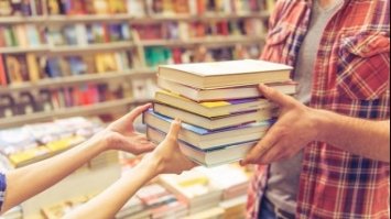 Шкільні підручники з російської мови не друкуватимуть