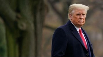 Соцмережу Facebook звинуватили в змові з Дональдом Трампом