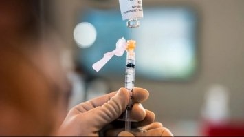 Стало відомо, чому вакциновані люди потрапляють до лікарні з COVID-19