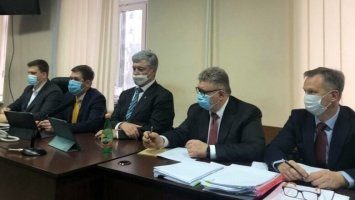 Суд над Порошенком: прокурори вимагають заставу в мільярд гривень