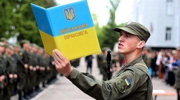 Цьогоріч на строкову службу хочуть забрати ще більше юнаків