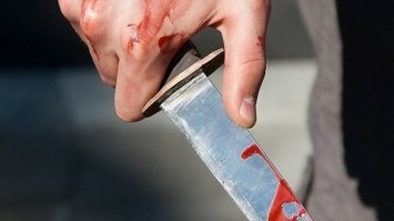 У Дніпрі хлопець майже зарізав себе та дівчину на пропозицію розлучитися