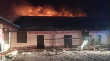 У Дубровиці горів торгівельний центр