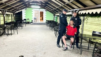 У кафе прийшов з бойовою гранатою 