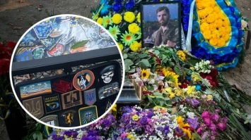 У Києві знову обікрали могилу легендарного пілота 