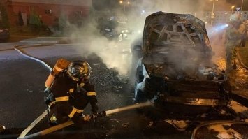 У Рівному на Чорновола згоріло Audi
