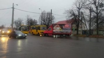 В Рівному на Дубенській-ДТП: зіткнулись хлібовоз та маршрутка
