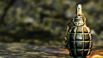 У Рівному невідомий кинув гранату у мікроавтобус (ФОТО)