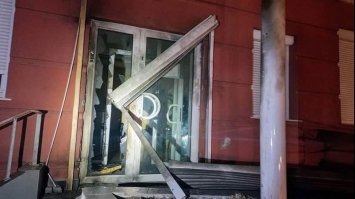 У Рівному невідомий кинув вибухівку до бізнес-центру